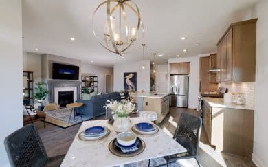 Teton Farmhouse - Goldfinch Cove - Evansville, IN