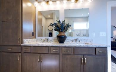 Teton Farmhouse - Goldfinch Cove - Evansville, IN