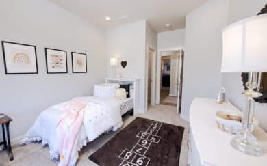Teton Farmhouse - Goldfinch Cove - Evansville, IN
