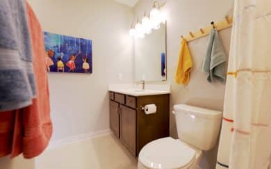 Teton Farmhouse - Goldfinch Cove - Evansville, IN