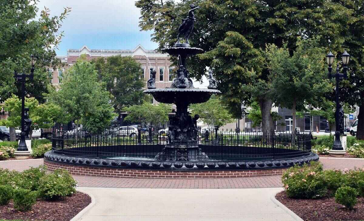 Jagoe_BowlingGreen_Downtown_Foutain (1) Downtown Fountain at Alvaton Community Home in Bowling Green, KY